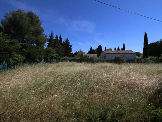 Terrain à vendre 260 000 € 587 m² de terrain Fontvieille 13990