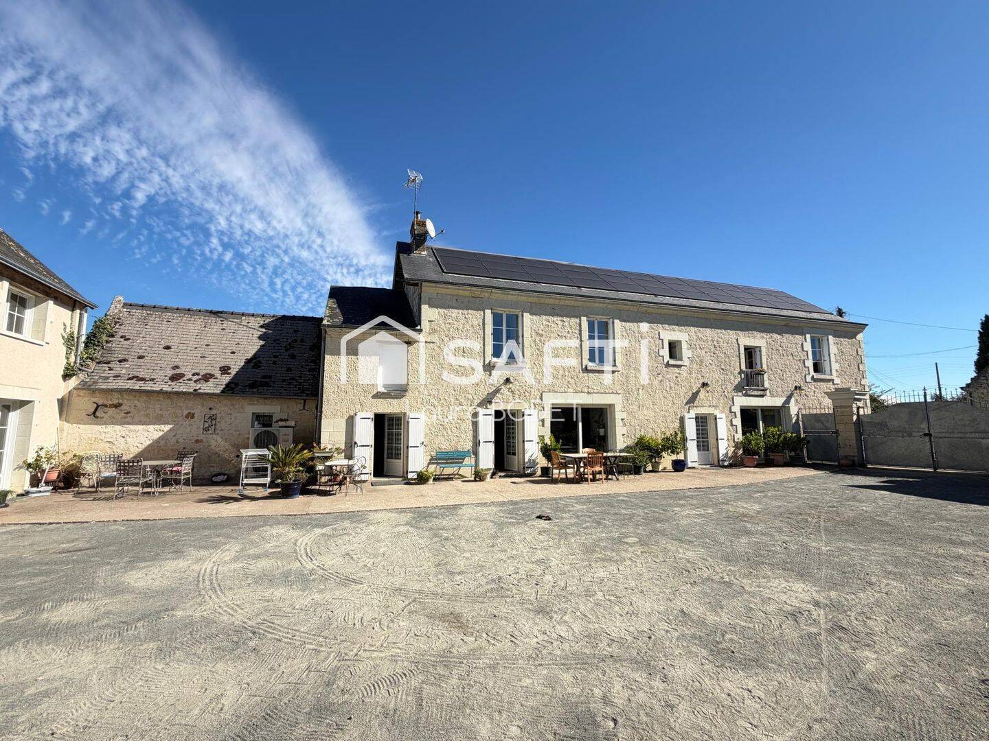 Maison 7 pièces 230 m² · à Beaumont-en-Véron · 230 m² · 486 000 €