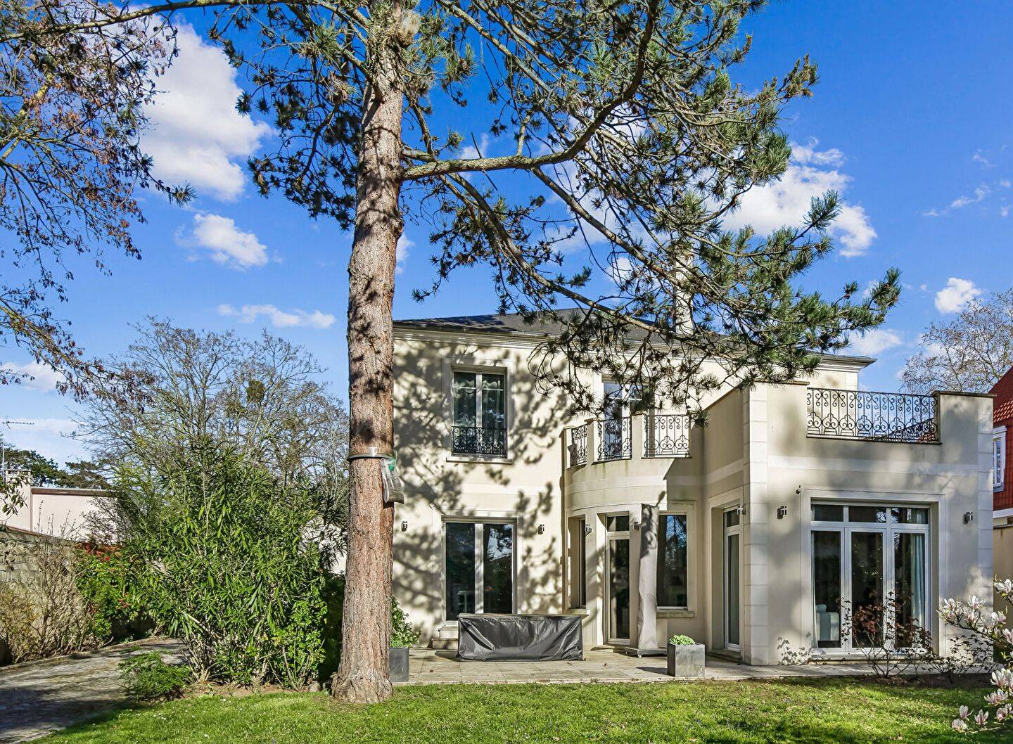 Maison 9 pièces 255 m² · à Le Vésinet · 255 m² · 2 100 000 €
