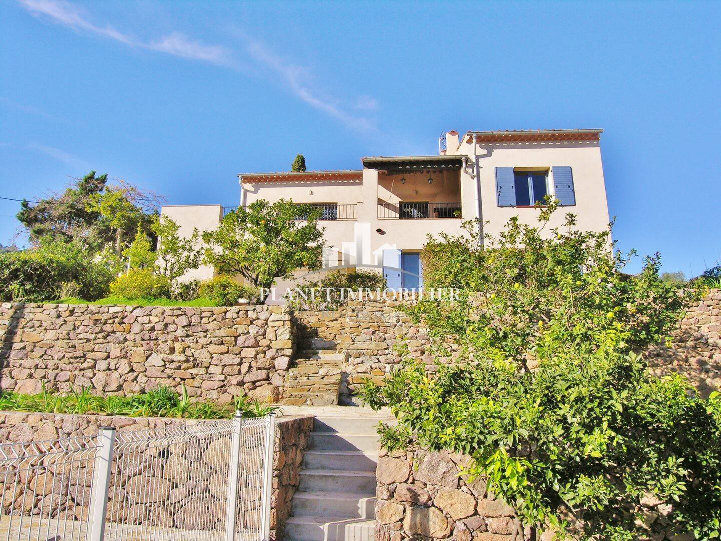 Maison 7 pièces 227 m² · à Vallauris · 226,7 m² · 4 245 €/mois