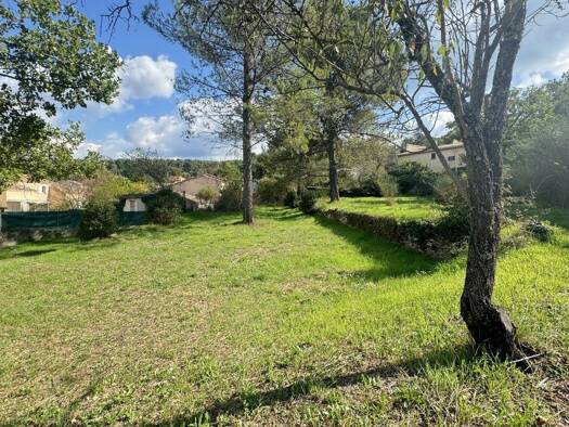 Terrain constructible à vendre 198 000 € 420 m² de terrain Village Ouest Trets 13530