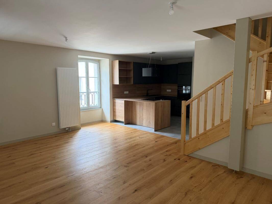 Appartement 8 pièces 94 m² · à Pontarlier · 94 m² · 1 360 €/mois