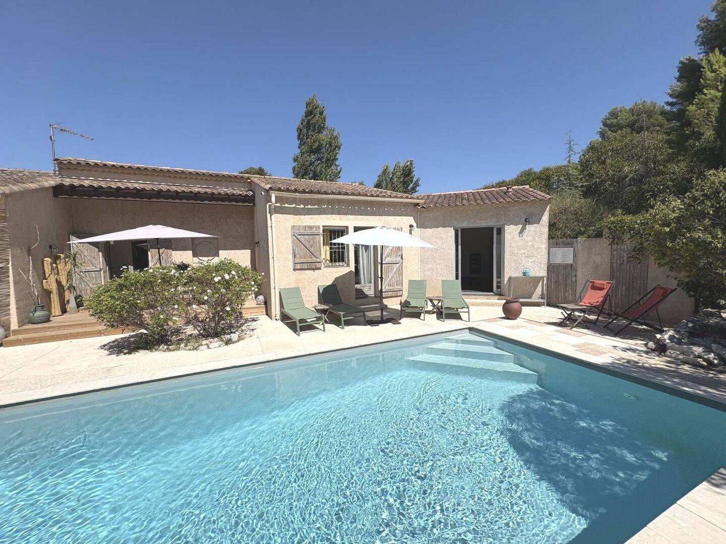 Maison 4 pièces 177 m² · à Cassis · 177,5 m² · 3 000 €/mois