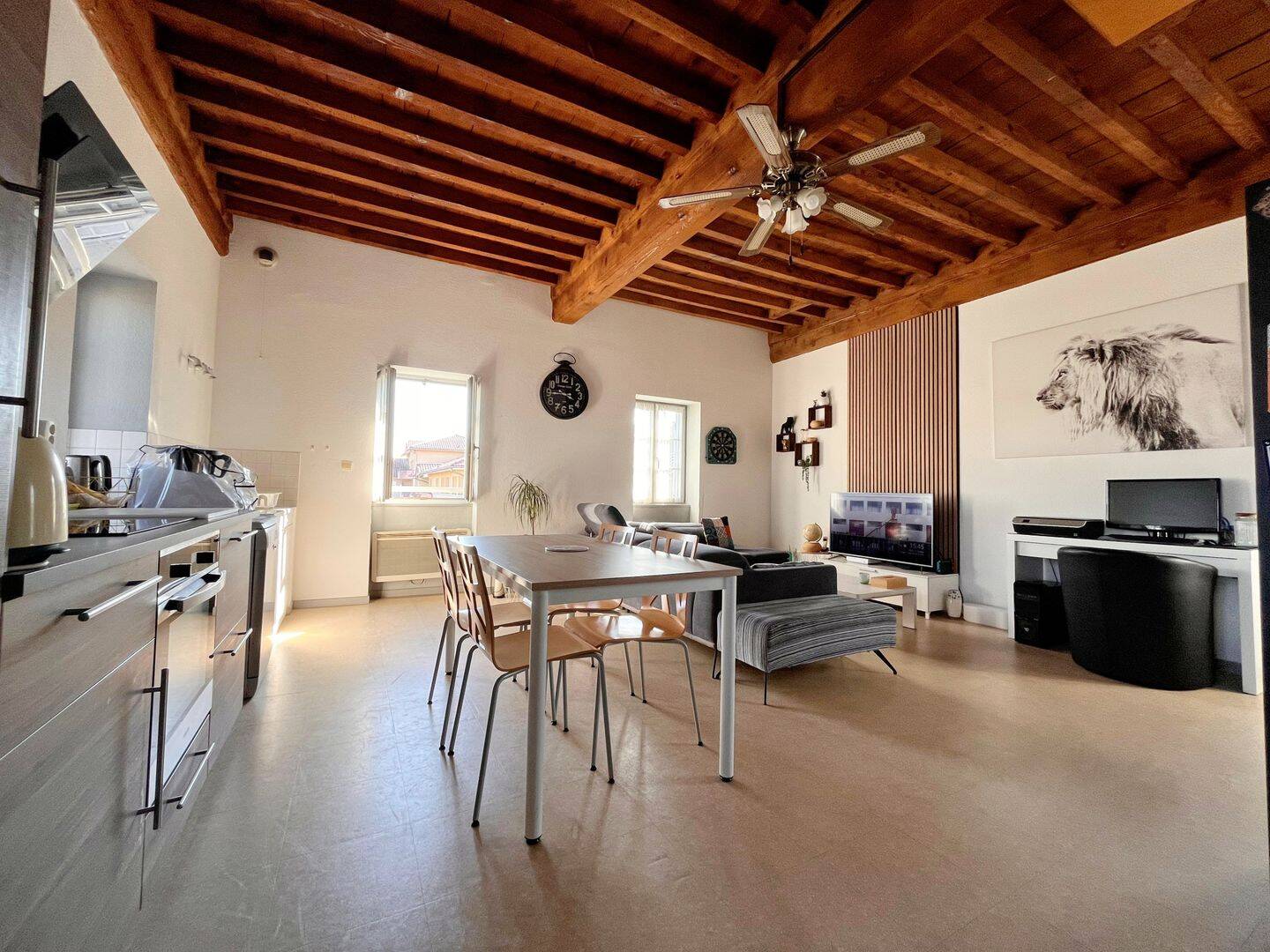 Appartement 4 pièces 117 m² · à Jassans-Riottier · 117 m² · 250 000 €