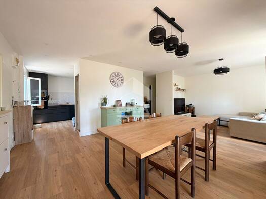 Maison de plain-pied à vendre 336 000 € 5 pièces 3 chambres 86,6 m² 1 503 m² de terrain Villelaure 84530