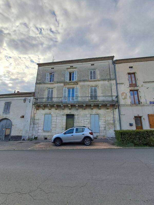 Maison 9 pièces 185 m² · à Mareuil en Périgord · 185 m² · 79 920 €
