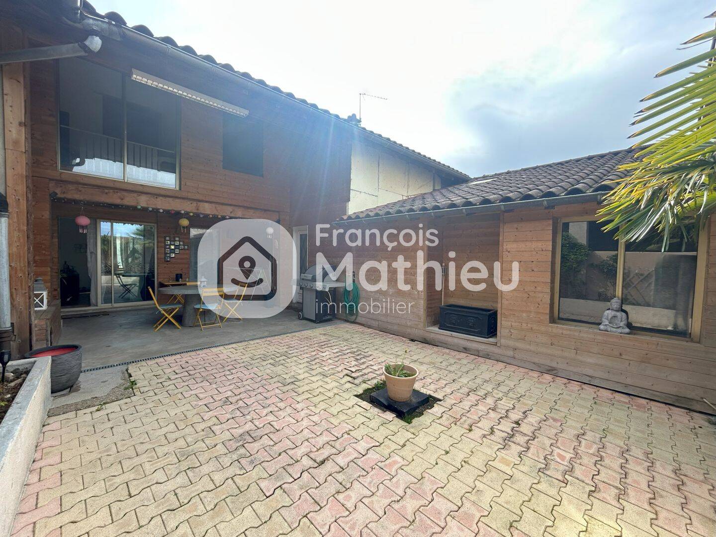 Maison 4 pièces 248 m² · à Vonnas · 248,5 m² · 258 000 €