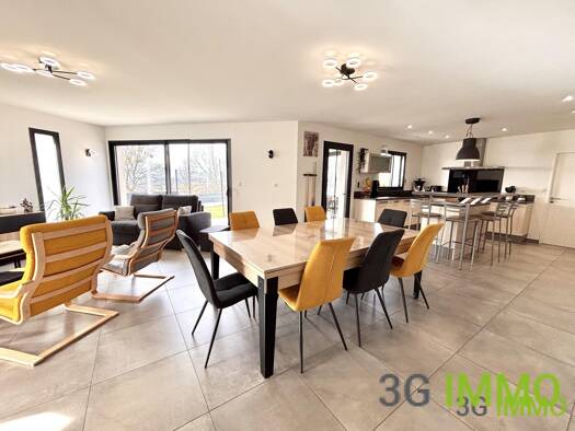 Maison de plain-pied à vendre 489 000 € 6 pièces 3 chambres 147 m² 818 m² de terrain Centre-Saint Germain-Vareilles Ambérieu-en-Bugey 01500