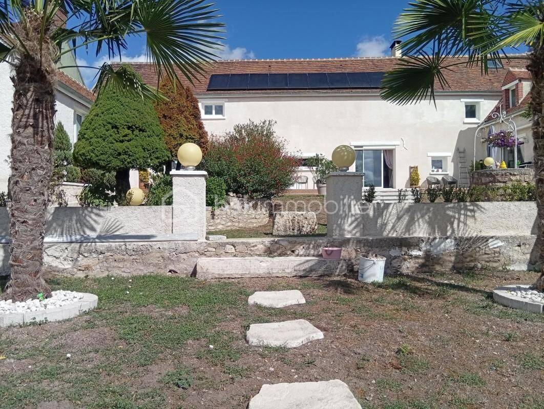 Maison 7 pièces 240 m² · à Dordives · 240 m² · 396 000 €