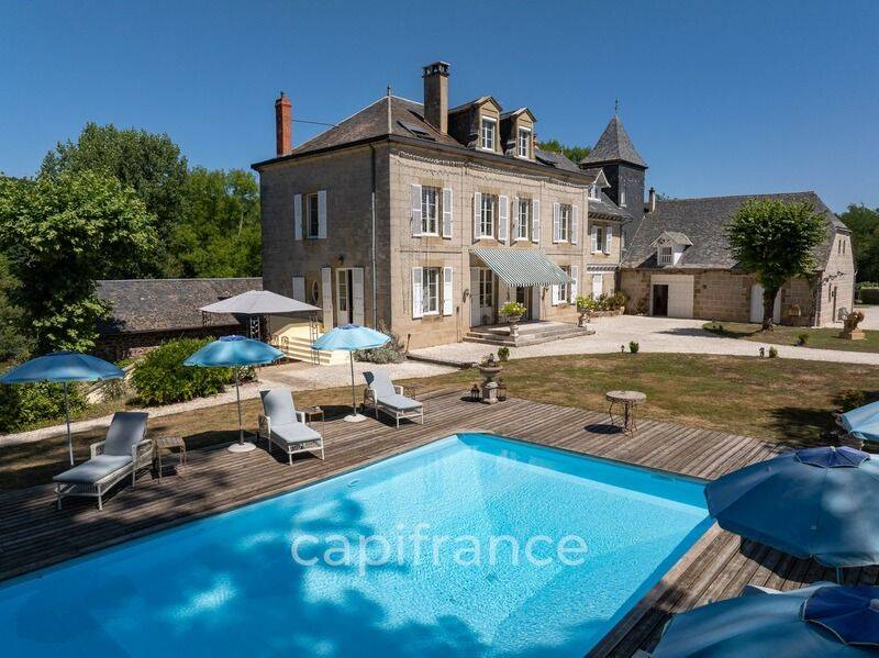 Maison 15 pièces 800 m² · à Saint-Pantaléon-de-Larche · 800 m² · 1 499 990 €