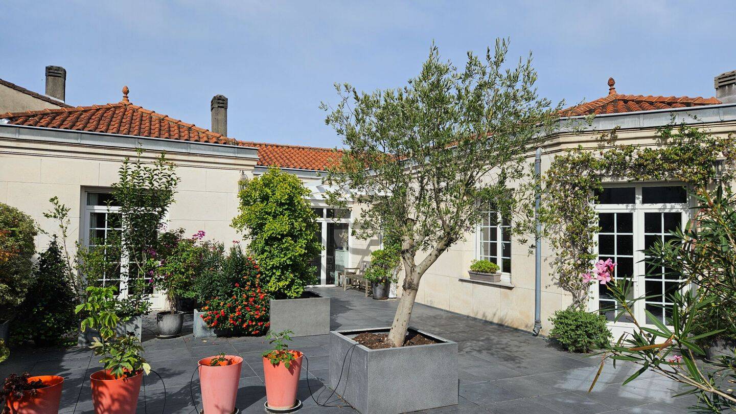 Maison 8 pièces 256 m² · à Bordeaux · 256 m² · 838 000 €