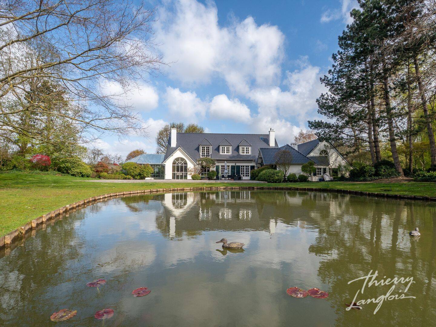 Maison 10 pièces 303 m² · à Mérignies · 303,4 m² · 1 600 000 €