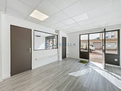 Local commercial à louer 1 180 € 80 m² de surface de vente Ajaccio 20090