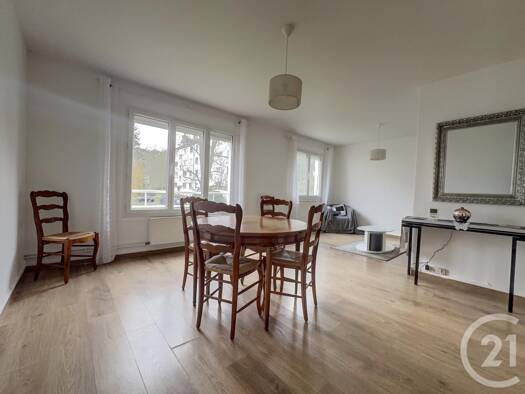 Appartement à vendre 240 000 € 4 pièces 2 chambres 68 m² Étage 1/4 Les Quais Bougival 78380