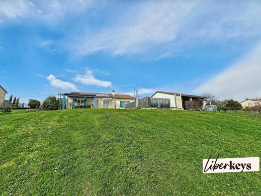 Maison de plain-pied à vendre 195 000 € 4 pièces 2 chambres 91 m² 2 500 m² de terrain Mensignac 24350
