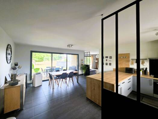 Maison à vendre 359 000 € 5 pièces 3 chambres 120,4 m² 985 m² de terrain Mézériat 01660