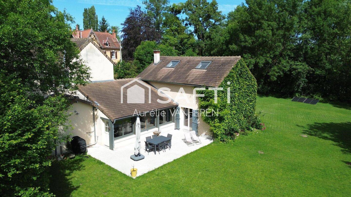 Maison 8 pièces 237 m² · à Cosne-Cours-sur-Loire · 237 m² · 259 000 €