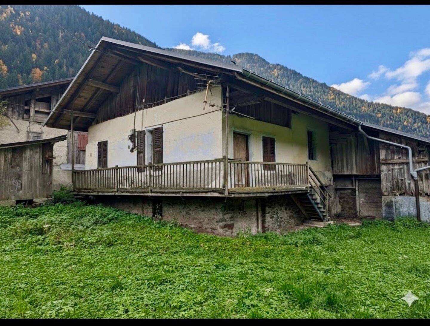 Maison 6 pièces 400 m² · à Beaufort · 400 m² · 250 000 €