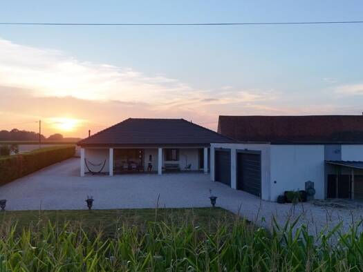 Maison de plain-pied à vendre 293 000 € 5 pièces 3 chambres 130 m² 1 537 m² de terrain Chaînée-des-Coupis 39120