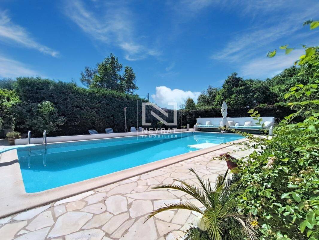 Maison 5 pièces 153 m² · à Bagnols-en-Forêt · 153 m² · 599 000 €