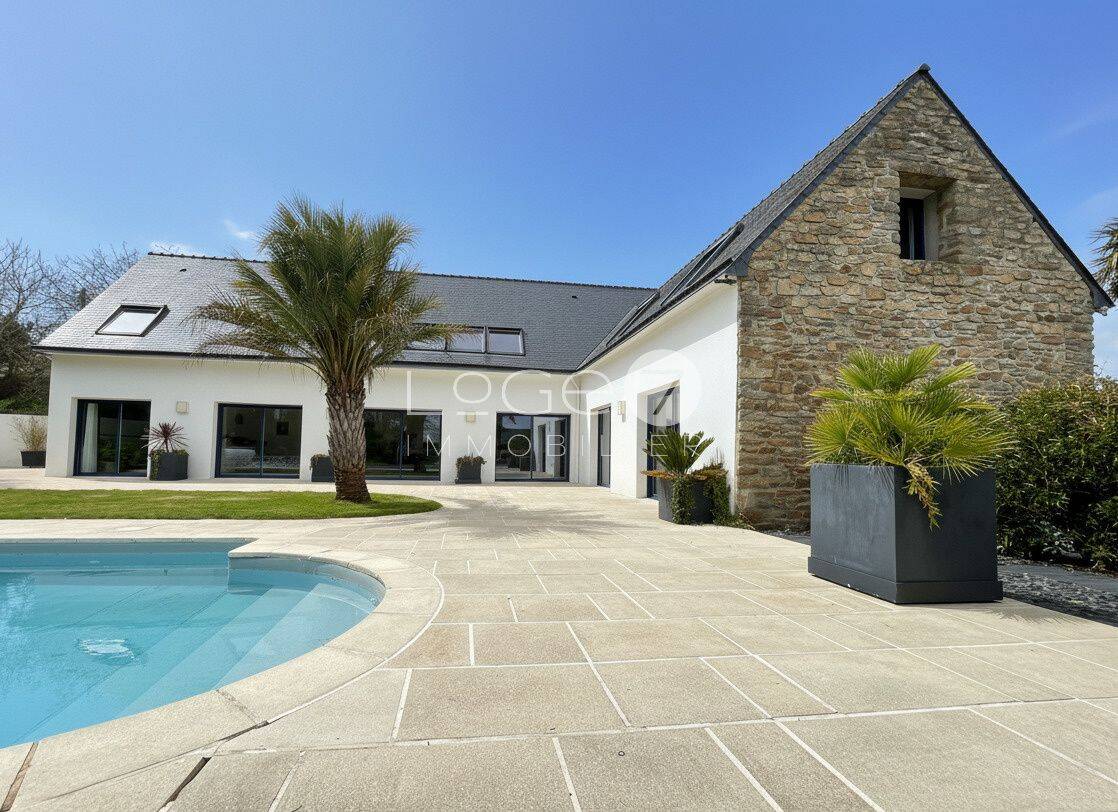 Maison 8 pièces 310 m² · à Caudan · 310 m² · 899 000 €