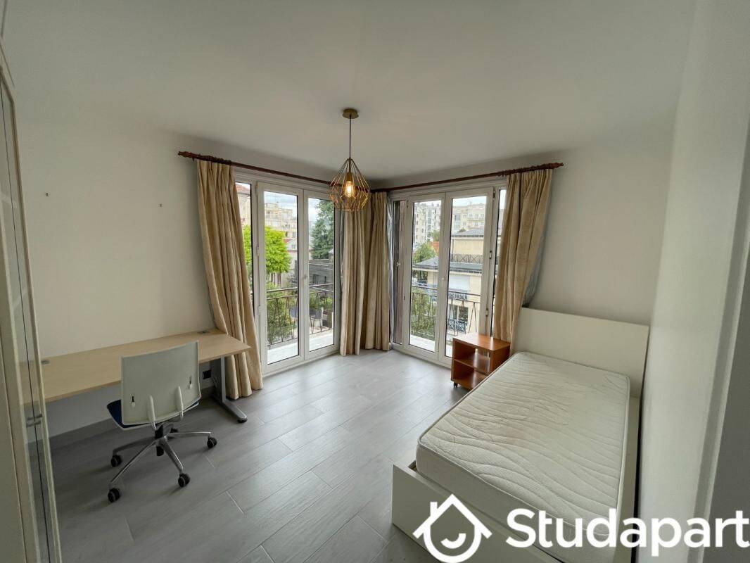 1 pièce 14 m² · à Bourg-la-Reine · 14 m² · 738 €