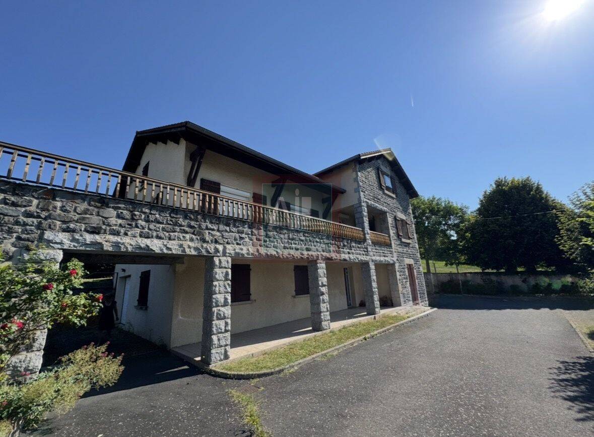 Maison 10 pièces 277 m² · à Le Monastier-sur-Gazeille · 277 m² · 330 000 €