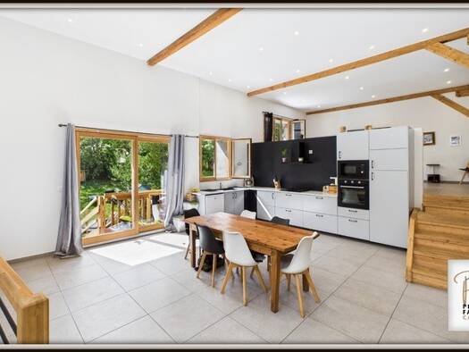 Maison à vendre 590 000 € 8 pièces 5 chambres 252 m² 415 m² de terrain Villar-Saint-Pancrace 05100