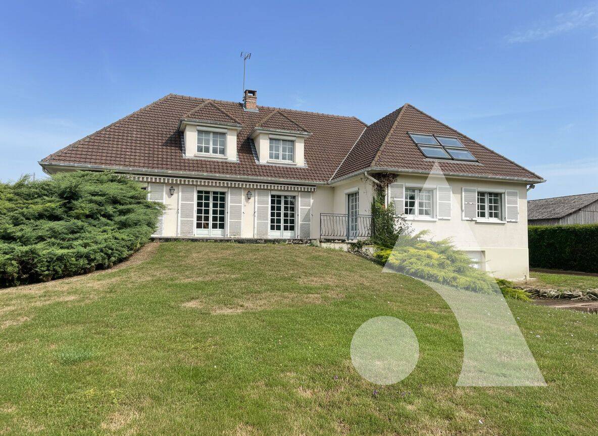 Maison 8 pièces 295 m² · à Fontaine-les-Grès · 295 m² · 270 000 €