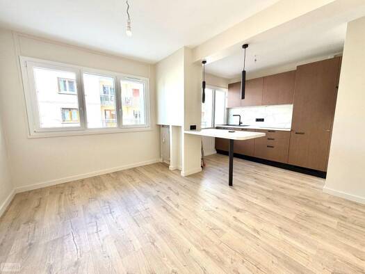 Appartement à vendre 218 000 € 2 pièces 1 chambre 46 m² Centre-Stade Chambéry 73000