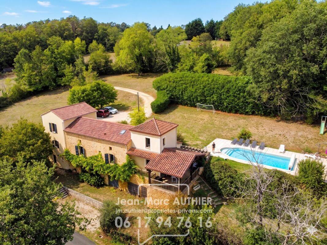 Maison 8 pièces 212 m² · à Pays de Belvès · 212 m² · 395 000 €