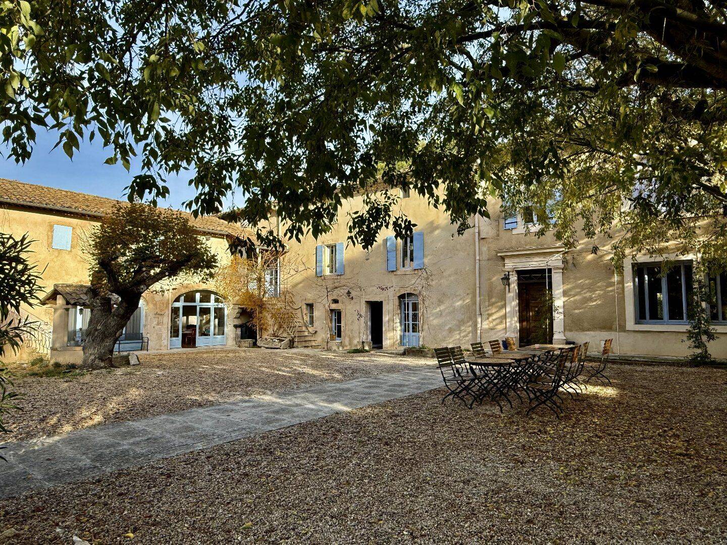 Maison 20 pièces 785 m² · à Maubec · 785 m² · 3 200 000 €