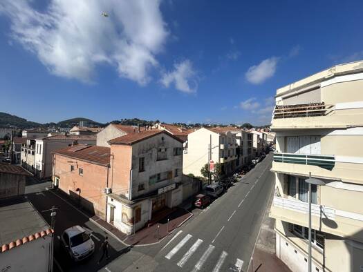 Appartement à louer 1 167 € 3 pièces 2 chambres 68 m² Étage 3/5 Vallauris 06220