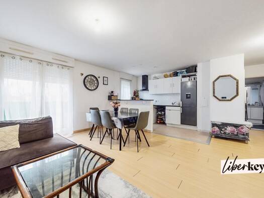 Appartement à vendre 179 000 € 2 pièces 1 chambre 52 m² Étage 2/2 Lieusaint 77127