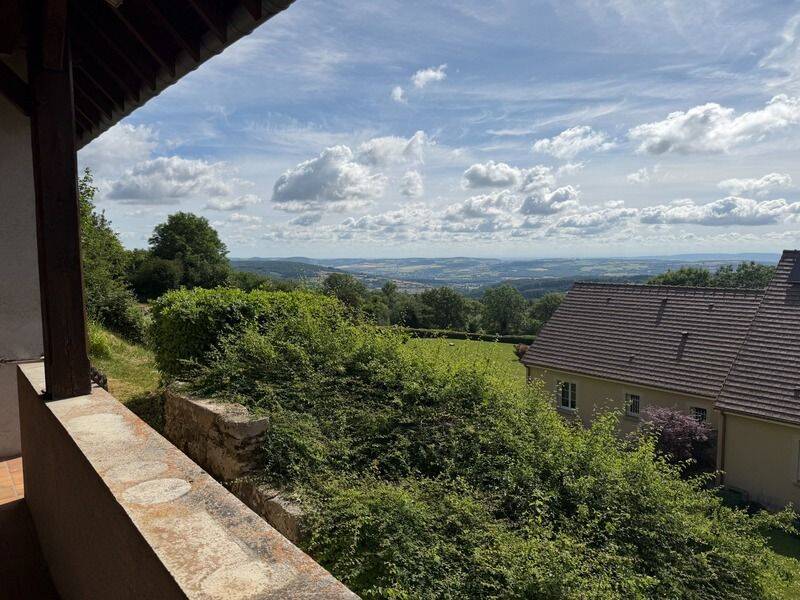 Maison 8 pièces 194 m² · à Mont-Saint-Vincent · 194 m² · 162 000 €