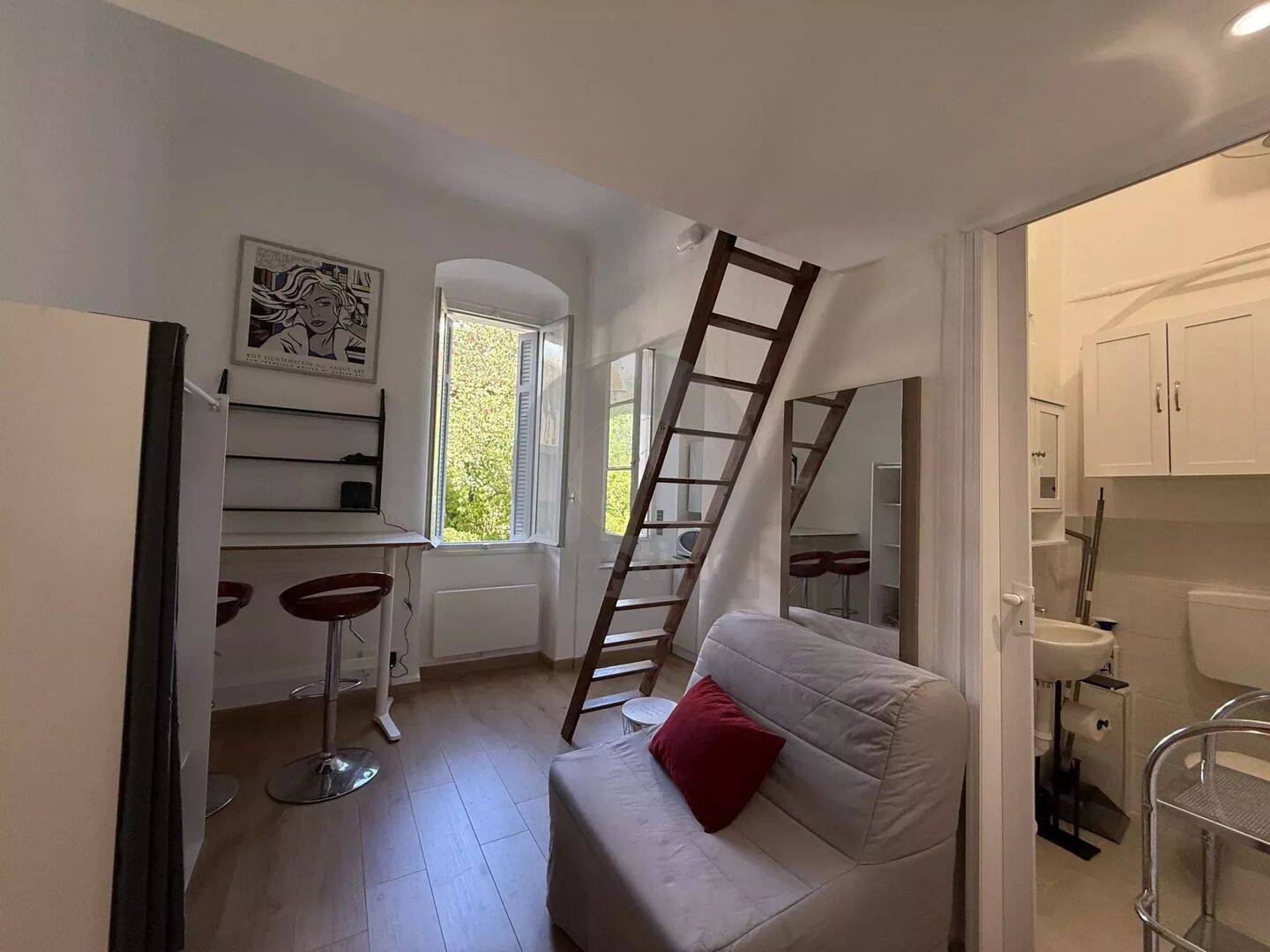 Appartement 1 pièce 14 m² · à Menton · 14,1 m² · 600 €