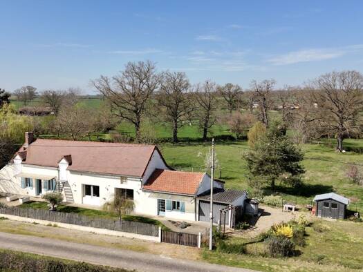 Villa à vendre 168 000 € 6 pièces 3 chambres 120 m² 6 170 m² de terrain Deneuille-lès-Chantelle 03140