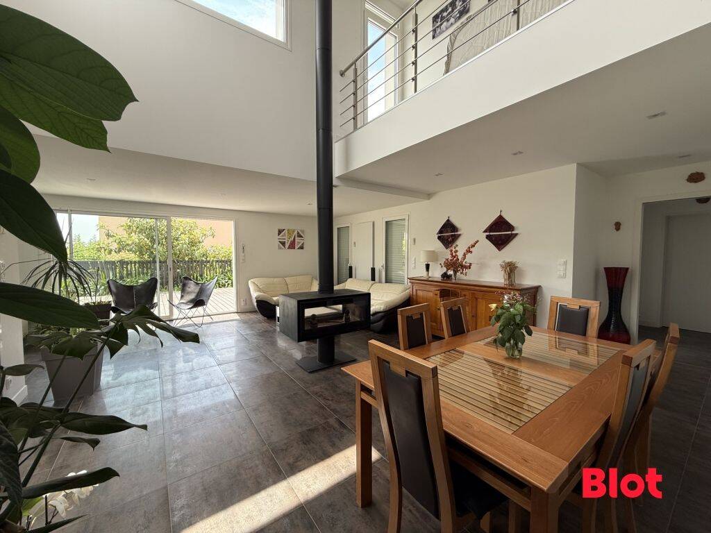 Maison 8 pièces 244 m² · à Saint-Grégoire · 244 m² · 679 900 €