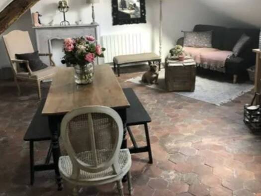 Appartement à louer 850 € 2 pièces 1 chambre 72 m² Étage 1/3 Montfort-l'Amaury 78490