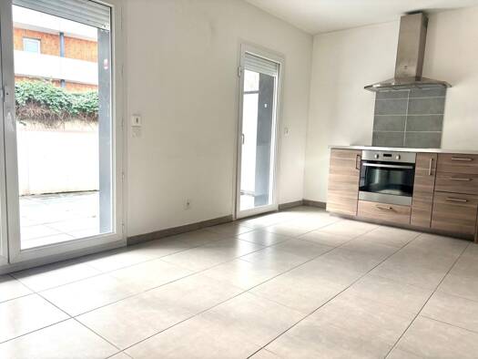 Appartement à vendre 144 000 € 2 pièces 1 chambre 45 m² RDC/4 Le Village Seyssins 38180