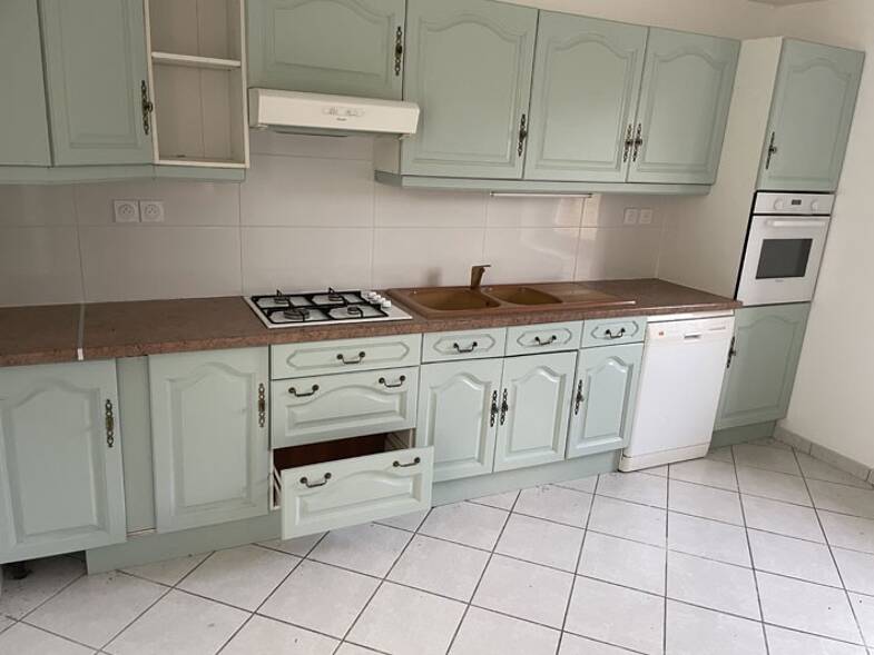 Maison de plain-pied à louer 850 € 3 pièces 2 chambres 73 m² disponible à partir du 09/05/2025 Est Carhaix-Plouguer 29270