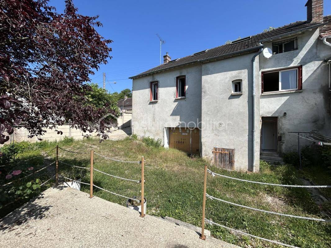 Maison 7 pièces 130 m² · à Laroche-Saint-Cydroine · 130 m² · 115 000 €