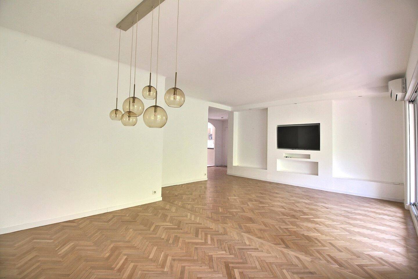 Appartement 3 pièces 89 m² · à Marseille 8ème Arrondissement · 88,7 m² · 2 200 €