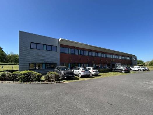 Espace bureau à louer 20 000 € 1 960 m² de bureaux divisible de 1 000 m² à 1 960 m² Rouvignies 59220