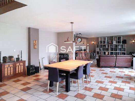 Maison à vendre 166 500 € 7 pièces 3 chambres 175 m² 766 m² de terrain Danizy 02800