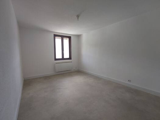 Appartement à louer 560 € 2 pièces 1 chambre 62 m² Étage 1/2 Barcelonnette 04400