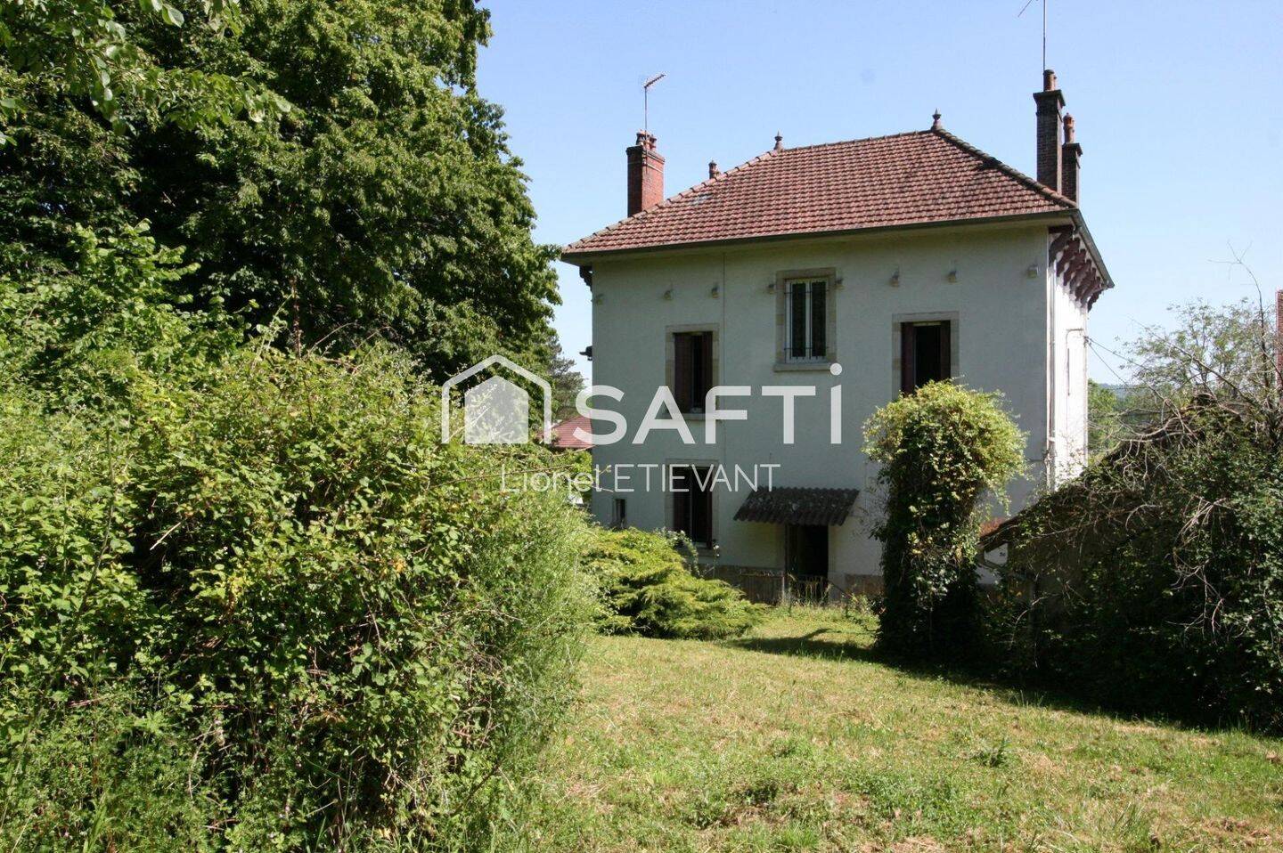 Maison 7 pièces 187 m² · à Lons-le-Saunier · 187 m² · 198 000 €