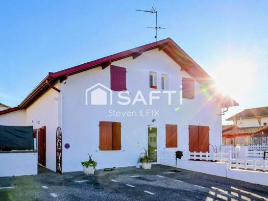 Immeuble à vendre 956 000 € 350 m² Saint-Palais 64120