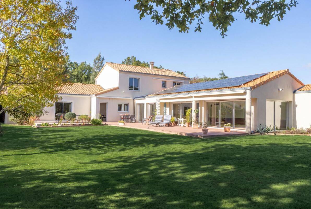 Maison 6 pièces 250 m² · à Saint-Aignan-Grandlieu · 250 m² · 595 650 €