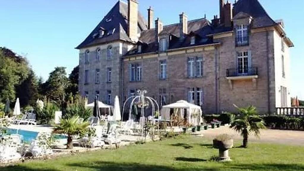 Château à vendre 825 000 € 30 pièces 1 700 m² 4 000 m² de terrain Plorec-sur-Arguenon 22130